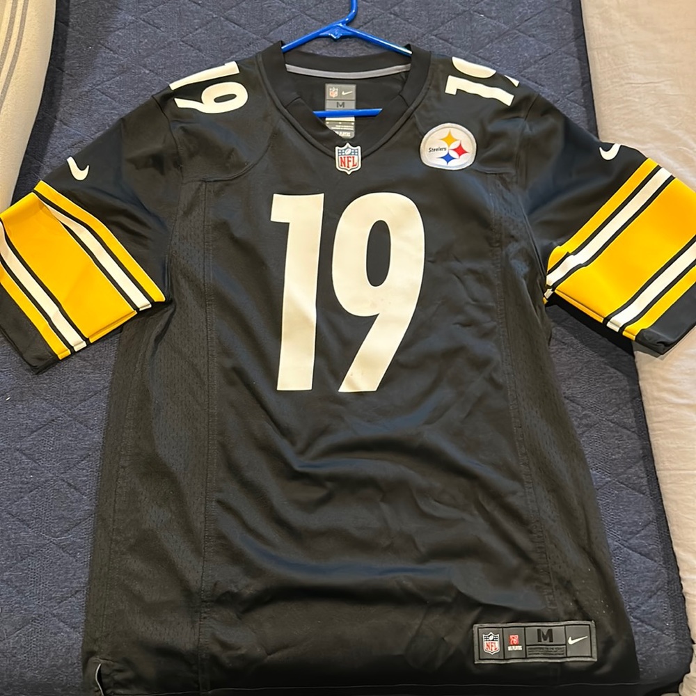 Official Steelers Medium JuJu Smith-Schuster Jersey. Worn once, great condition